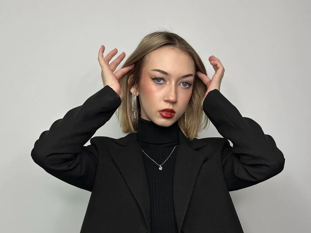 LoisDeman – webcam model profile photo