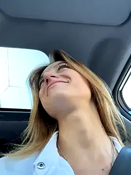 roouse – webcam model profile photo Image 10