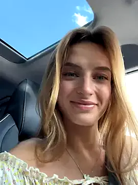 roouse – webcam model profile photo Image 11