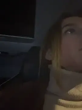 roouse – webcam model profile photo Image 18