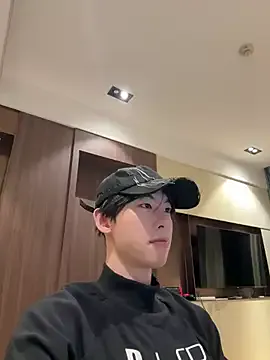 Yui-Ch – webcam model profile photo Image 11