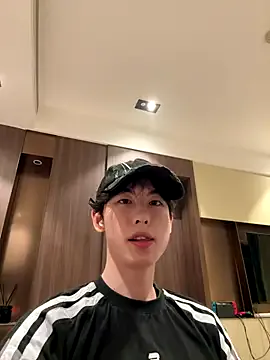 Yui-Ch – webcam model profile photo Image 13