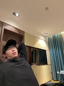 Yui-Ch – webcam model profile photo Image 18