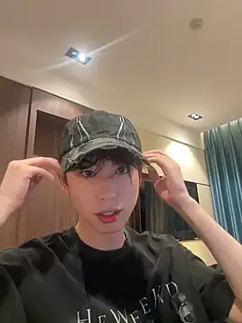 Yui-Ch – webcam model profile photo Image 2