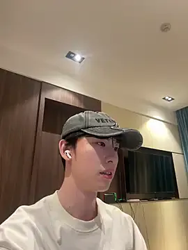 Yui-Ch – webcam model profile photo Image 3