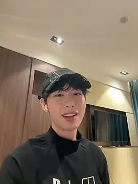 Yui-Ch – webcam model profile photo Image 4