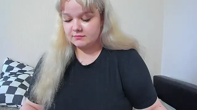 oxo_yuna_oxo – webcam model profile photo Image 8