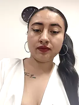 Awesomelusty – webcam model profile photo Image 13