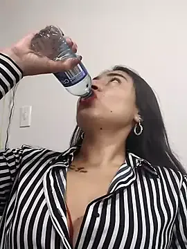 Awesomelusty – webcam model profile photo Image 5