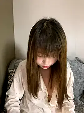 roouse – webcam model profile photo Image 6