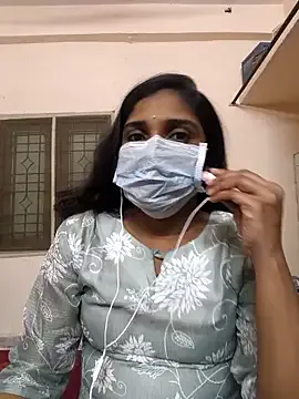 Yui-Ch – webcam model profile photo Image 5