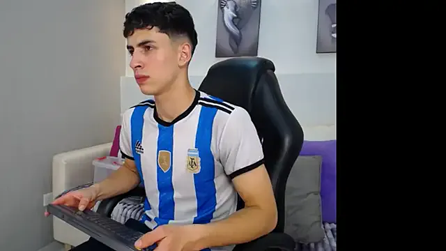 hina_porn – webcam model profile photo Image 3