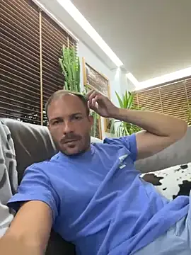 senachinnn – webcam model profile photo Image 2