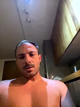 senachinnn – webcam model profile photo Image 3