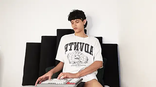 Benson18y – webcam model profile photo Image 3