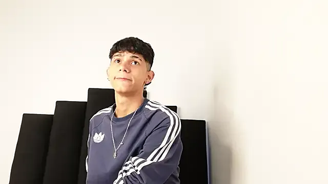 Benson18y – webcam model profile photo Image 7