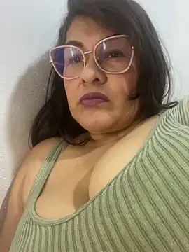 Vanessa – webcam model profile photo Image 2