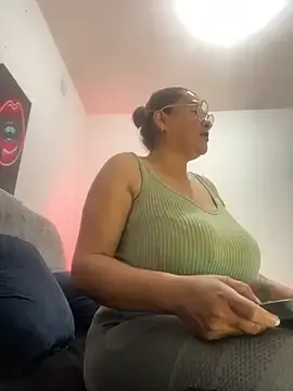 Vanessa – webcam model profile photo Image 9