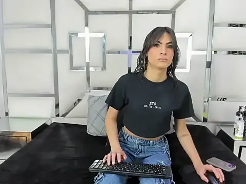 Queen_sofiyaa – webcam model profile photo Image 4