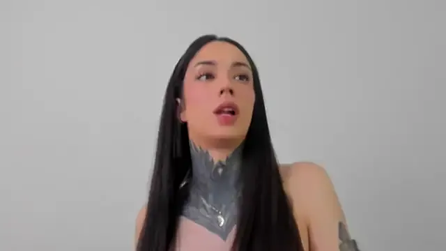 roouse – webcam model profile photo Image 8