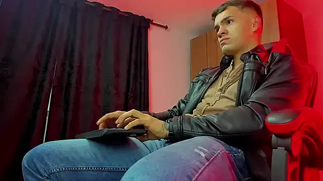 maataaan – webcam model profile photo Image 4