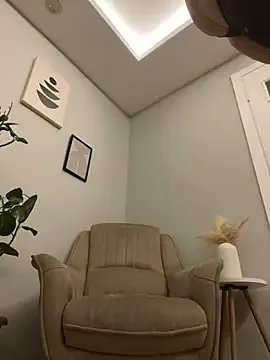 NANA_7 – webcam model profile photo Image 3