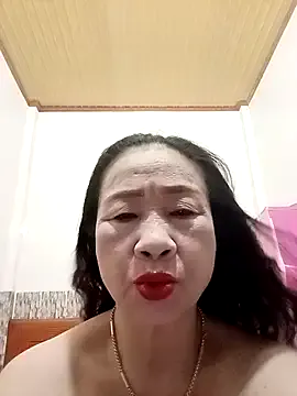 oxo_yuna_oxo – webcam model profile photo Image 12