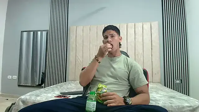 oxo_yuna_oxo – webcam model profile photo Image 13