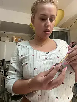 oxo_yuna_oxo – webcam model profile photo Image 3