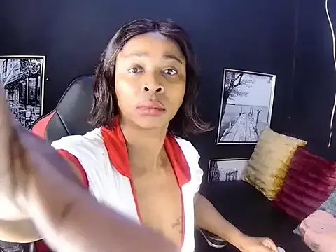 oxo_yuna_oxo – webcam model profile photo Image 6