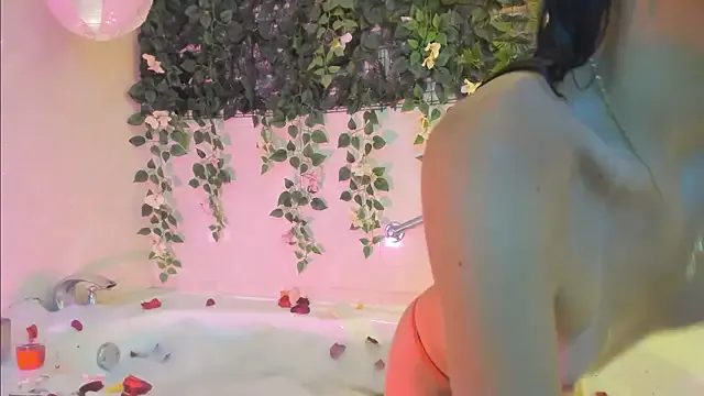 roouse – webcam model profile photo Image 15