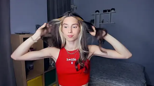 oxo_yuna_oxo – webcam model profile photo Image 3