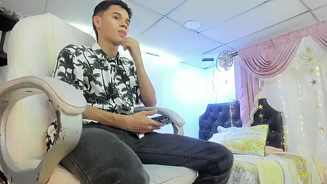 hina_porn – webcam model profile photo Image 3