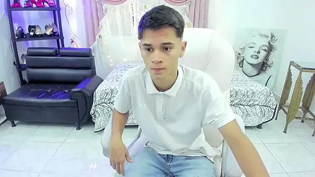 hina_porn – webcam model profile photo Image 6