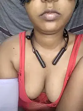 roouse – webcam model profile photo Image 13