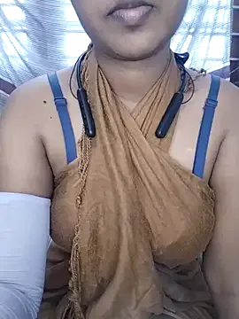 roouse – webcam model profile photo Image 5