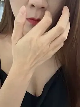 LaraGray – webcam model profile photo Image 15