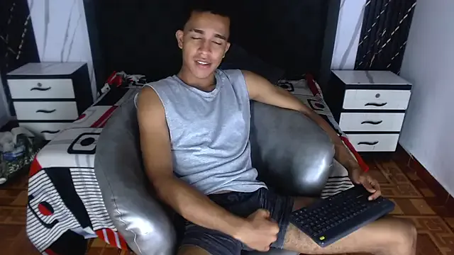 oxo_yuna_oxo – webcam model profile photo Image 2