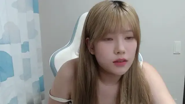 oxo_yuna_oxo – webcam model profile photo Image 7