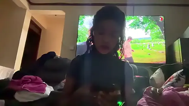 oxo_yuna_oxo – webcam model profile photo Image 4