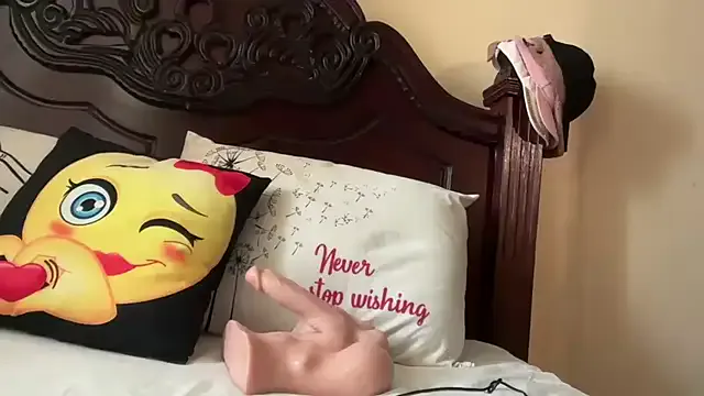 oxo_yuna_oxo – webcam model profile photo Image 6