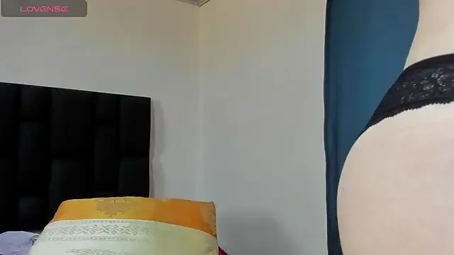 Inaa-Love – webcam model profile photo Image 4