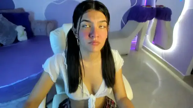 HellenSuric – webcam model profile photo Image 12