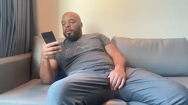 Queen_sofiyaa – webcam model profile photo Image 17