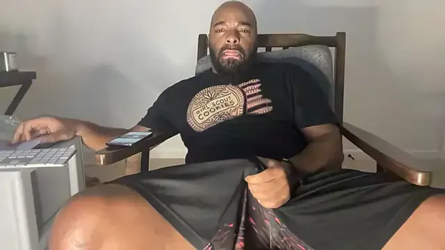 Queen_sofiyaa – webcam model profile photo Image 4