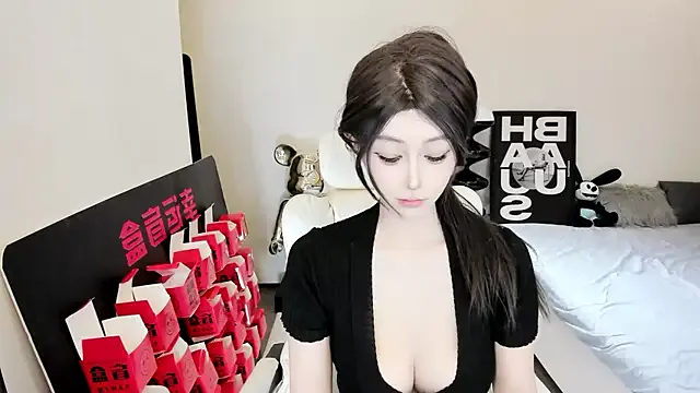 MayaHiper – webcam model profile photo Image 3