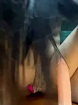 Selena – webcam model profile photo Image 11