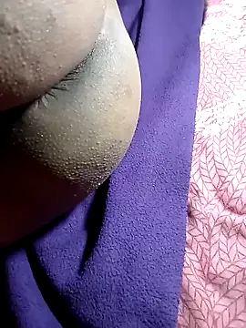 roouse – webcam model profile photo Image 11