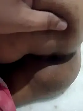 roouse – webcam model profile photo Image 13