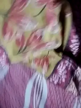 roouse – webcam model profile photo Image 7